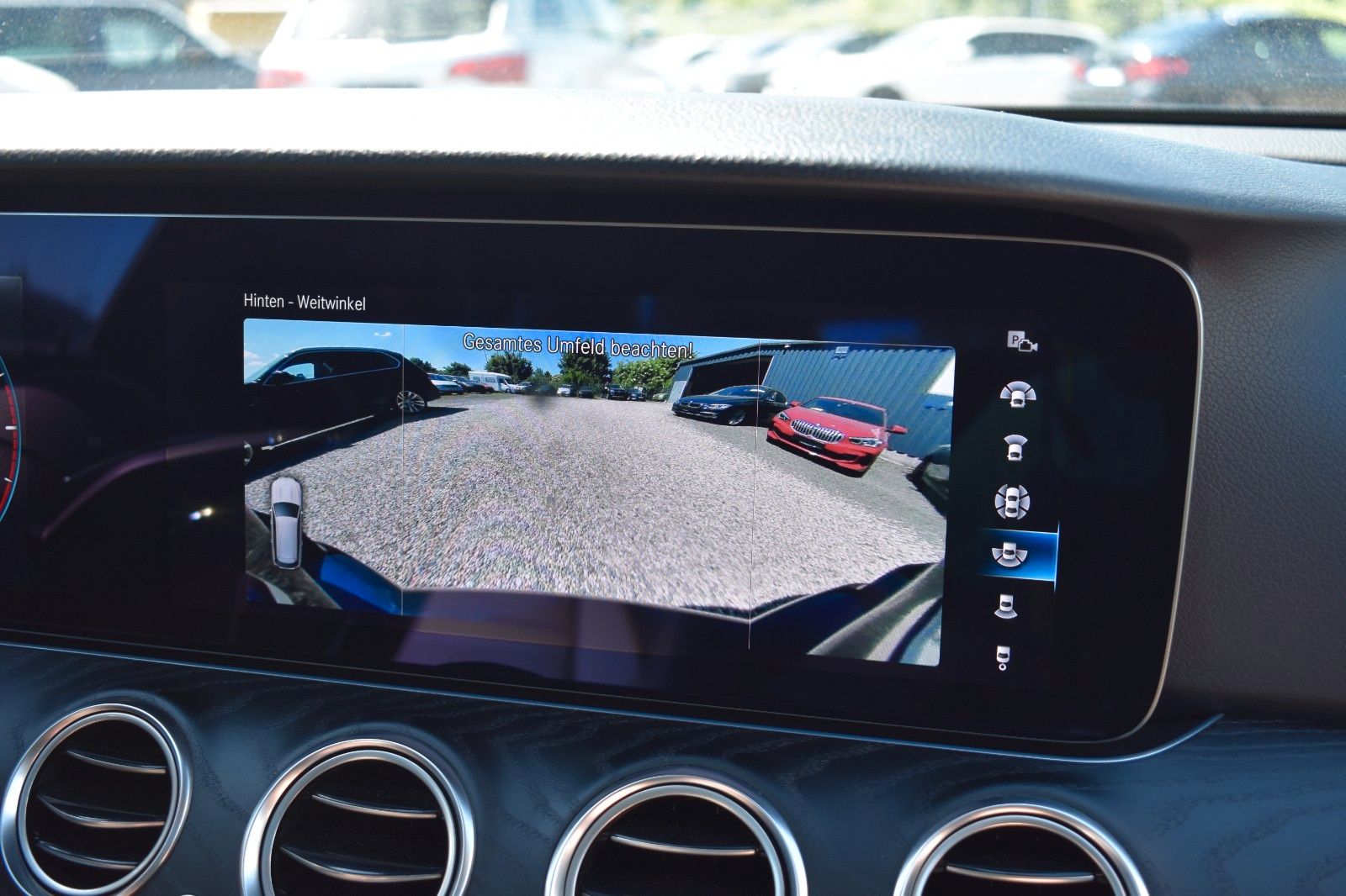 Fahrzeugabbildung Mercedes-Benz E 400 d T-Modell 4Matic AHK Burmester Leder