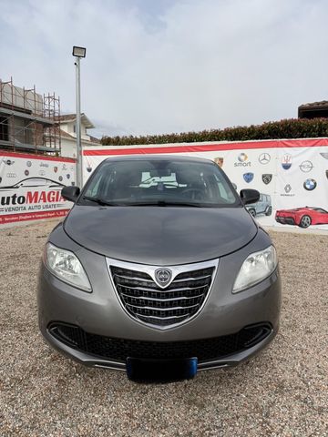 Lancia Ypsilon 0.9 TwinAir 85 CV 5 porte Metano 