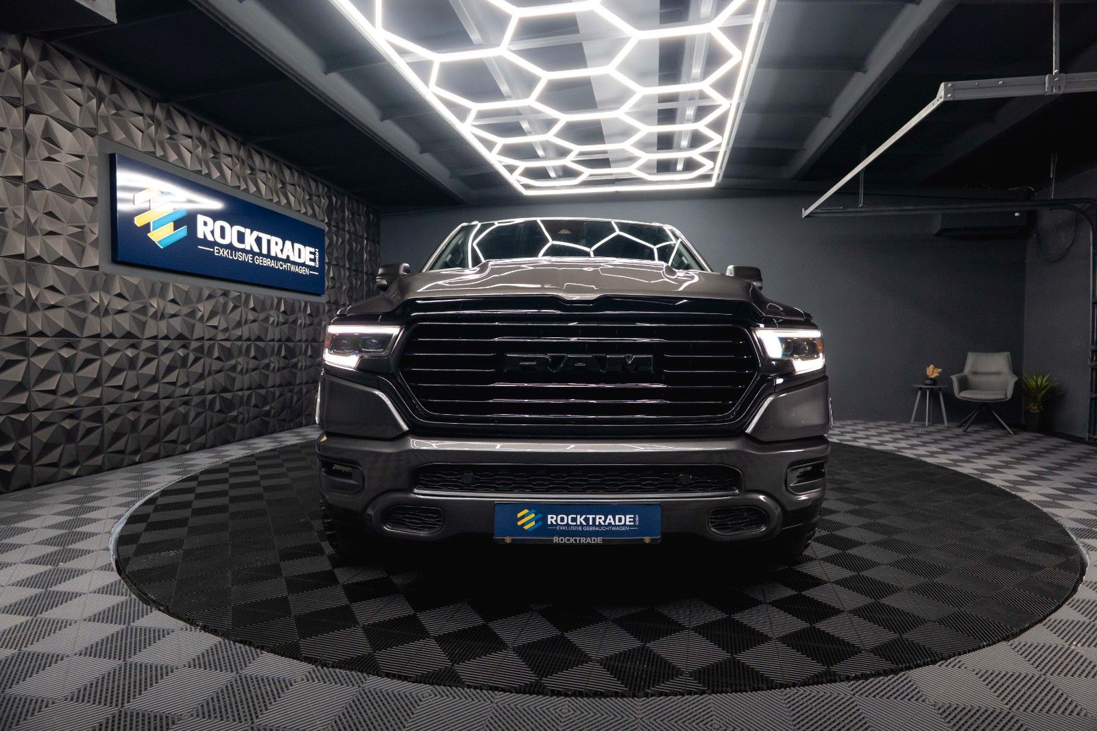 Fahrzeugabbildung Dodge RAM 5.7 V8 HEMI 4x4 OFFROAD Night Limited 19%