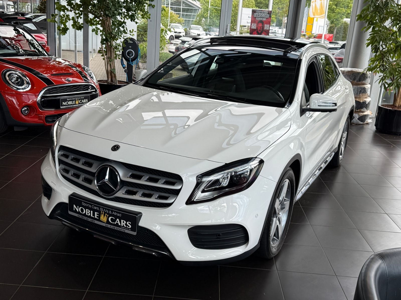 Fahrzeugabbildung Mercedes-Benz GLA 250 4Matic AMG Line AHK PANO 360°
