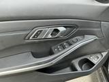 BMW 330 e M-Paket Leder R.Cam Navi SHZ LED AHK - BMW 330: M Paket