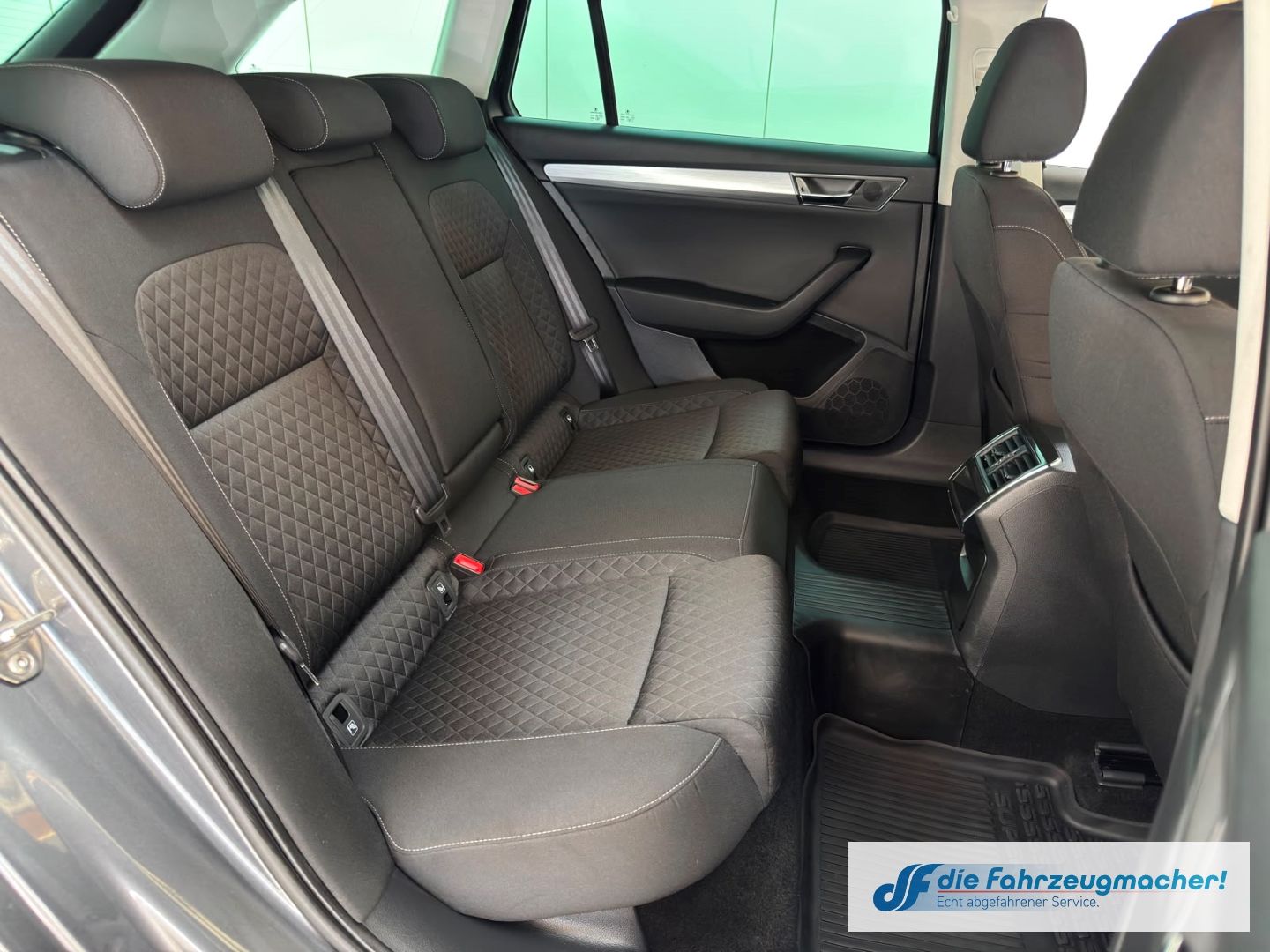 Fahrzeugabbildung SKODA Superb Combi Ambition Digitales Cockpit LED Sper