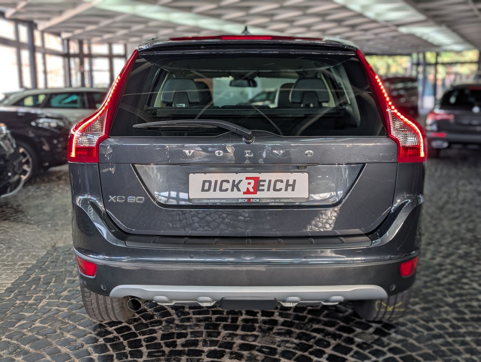 Fahrzeugabbildung Volvo XC60 Summum KAM MEMO LEDER XENON AHK SCHECKHEFT