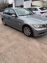 BMW E90 320 Benzin Schalt. 117tkm - BMW 320: E90