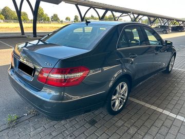 Mercedes E 200 - 4