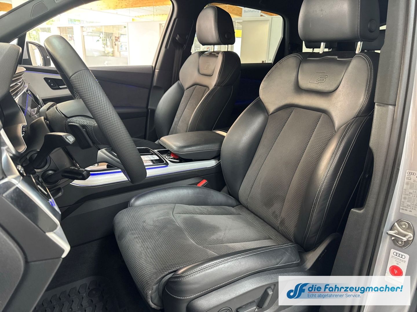 Fahrzeugabbildung Audi Q7 45 TDI quattro S-line Sportpaket LuftfeNiveau