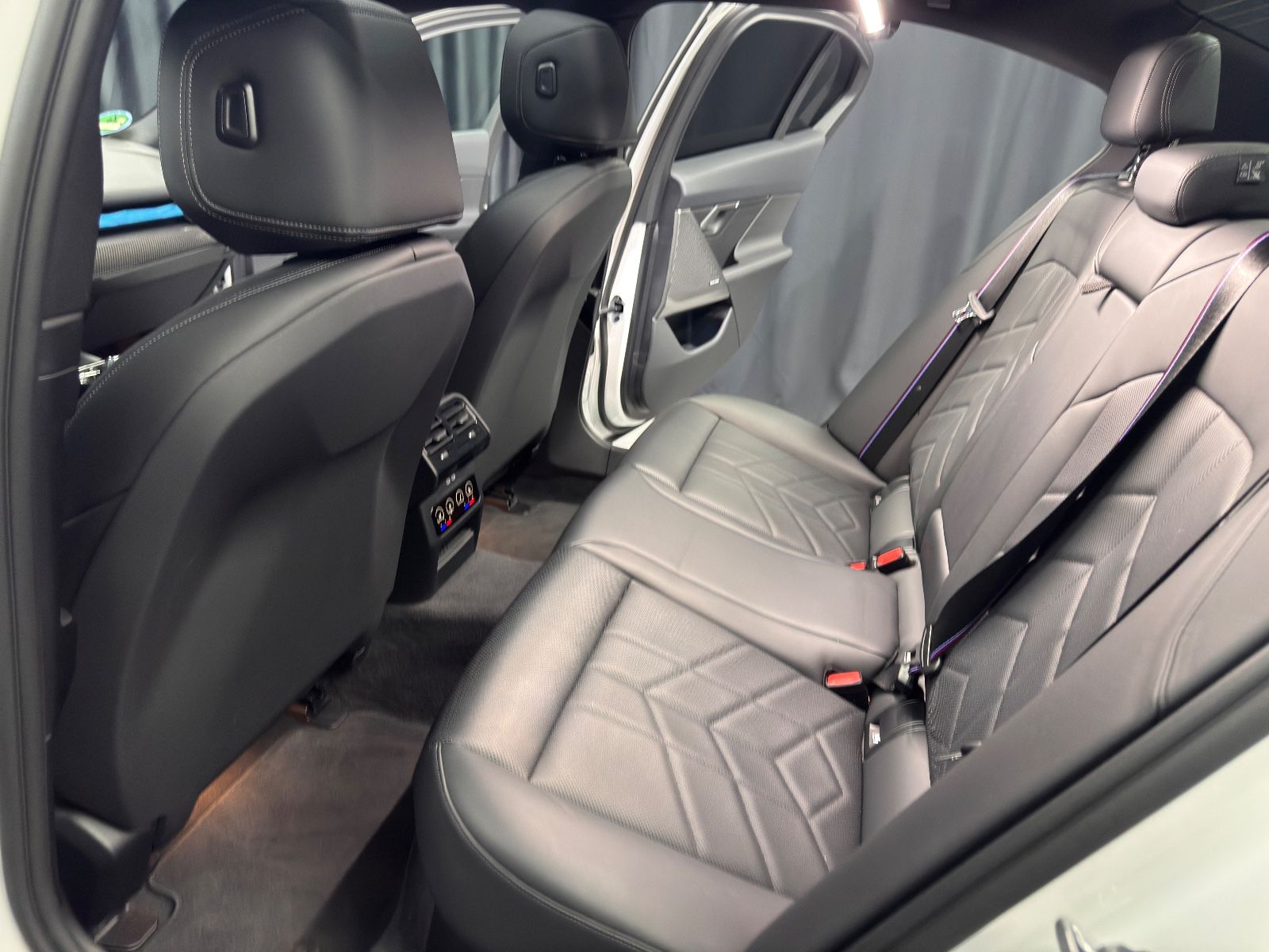 Fahrzeugabbildung BMW 550e Lim. xDrive M SPORT|CARBON|PANO|21 ZOLL|