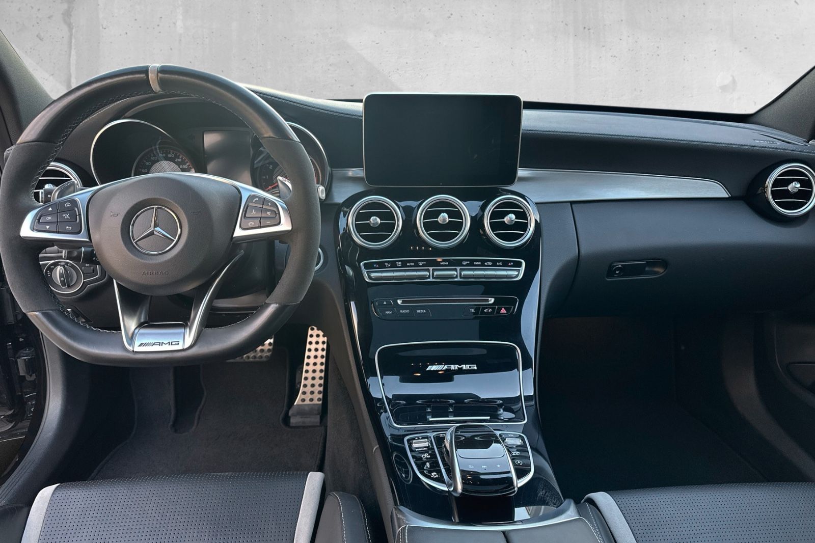Fahrzeugabbildung Mercedes-Benz C63 S AMG T*Perf-AGA &-Sitze*AHK*Pano*Ambient