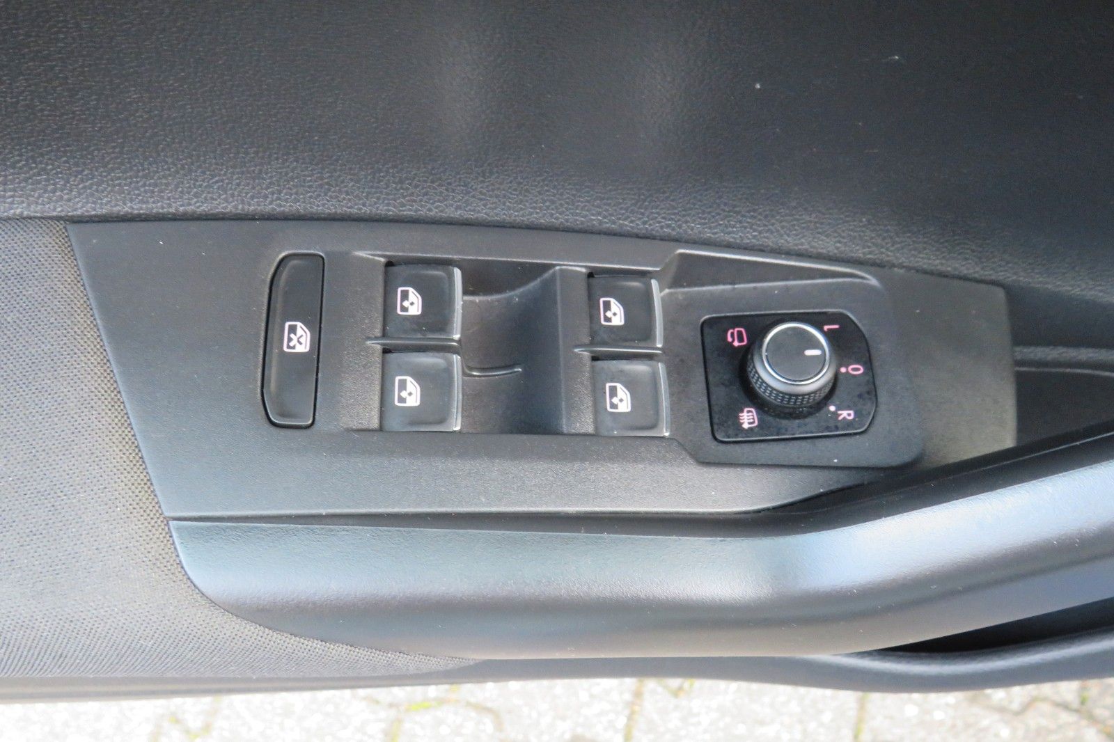Fahrzeugabbildung Volkswagen Polo United KAMERA SITZH. NAVI KEYLESS APP-CON 1