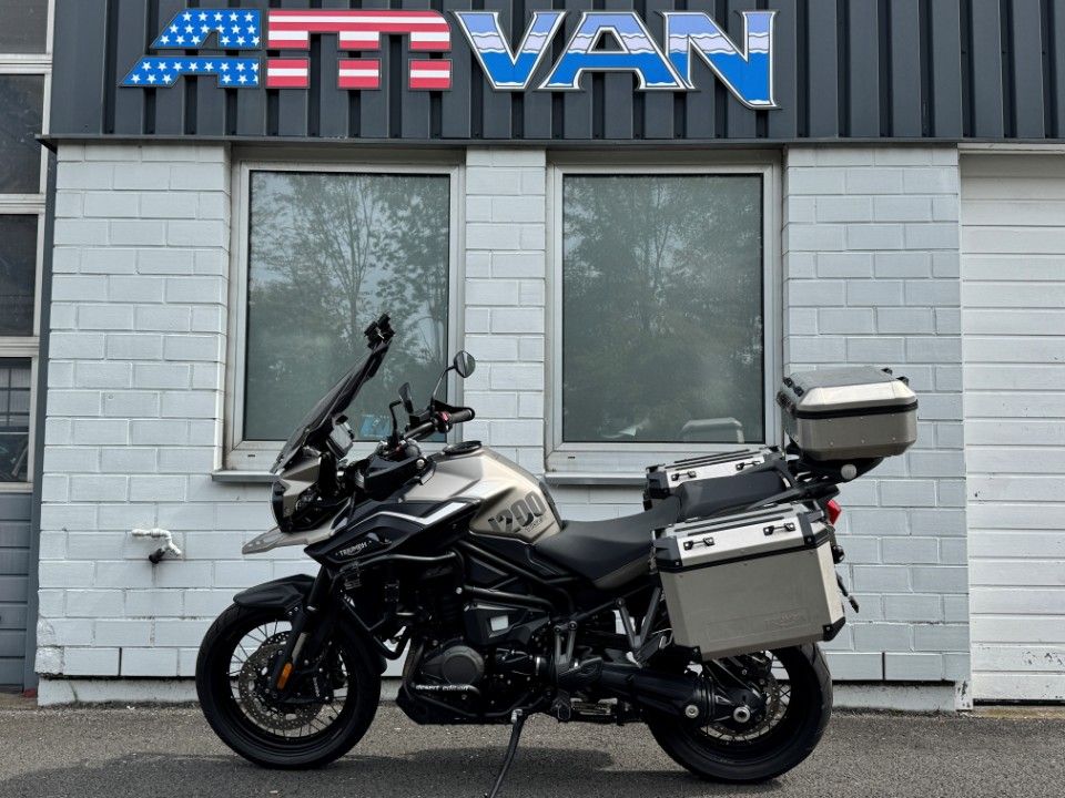 Fahrzeugabbildung Triumph Tiger 1200er Desert Edition Koffer Bügel Scheibe