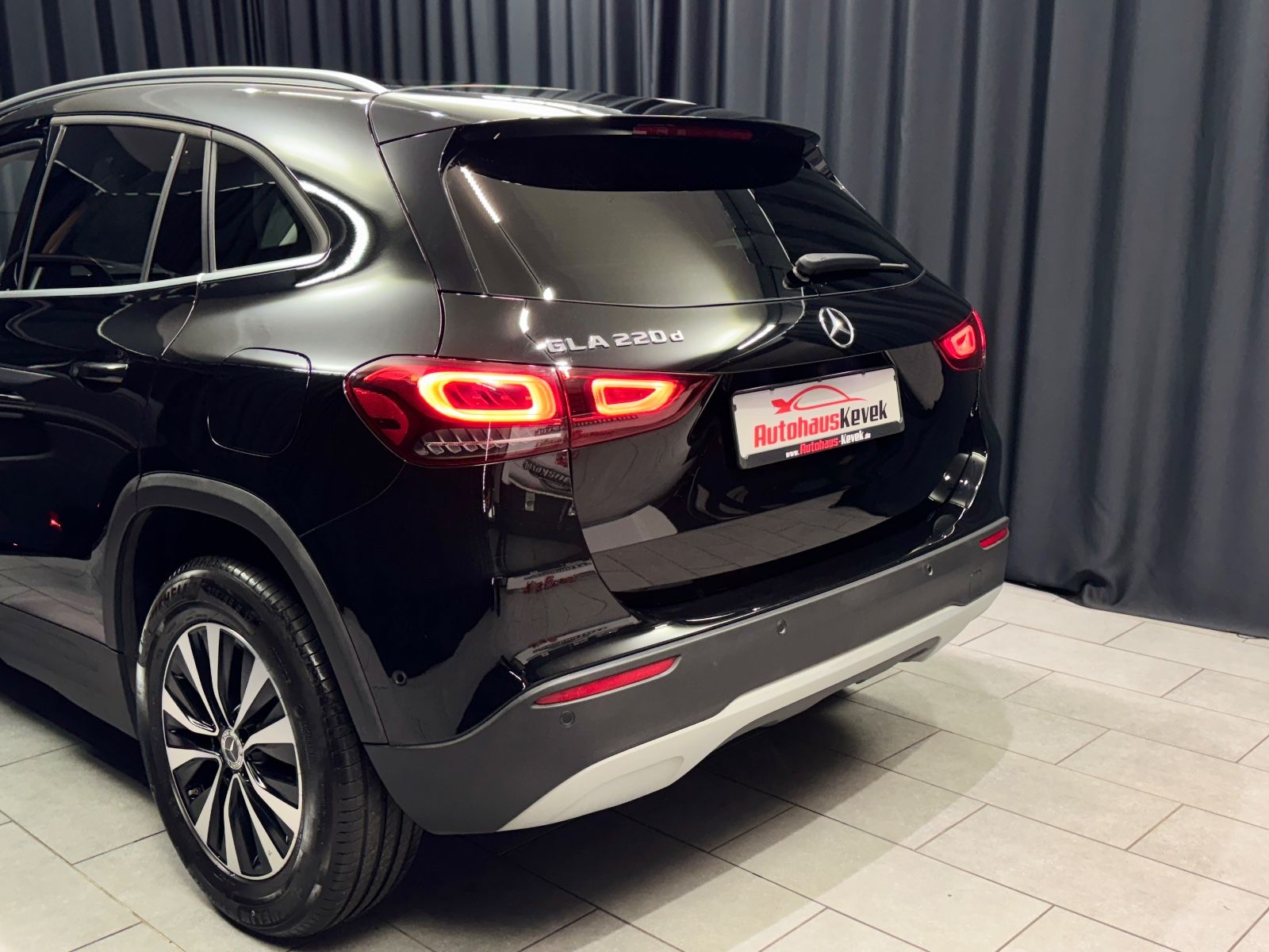 Fahrzeugabbildung Mercedes-Benz GLA 220d|AUTOMATIK|NAVI|LED-SCHEINWERFER|