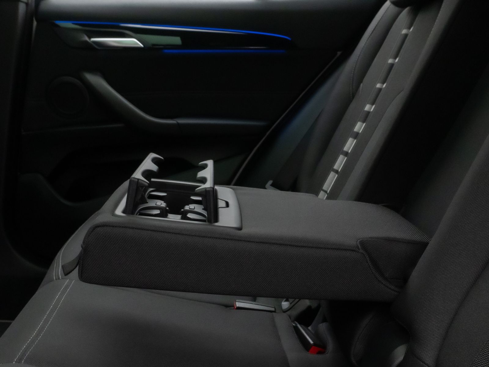 Fahrzeugabbildung BMW X2 sD18i Panorama Kamera DAB HiFi Komfort MSport