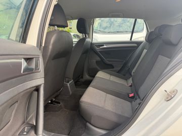 Volkswagen Golf - 8