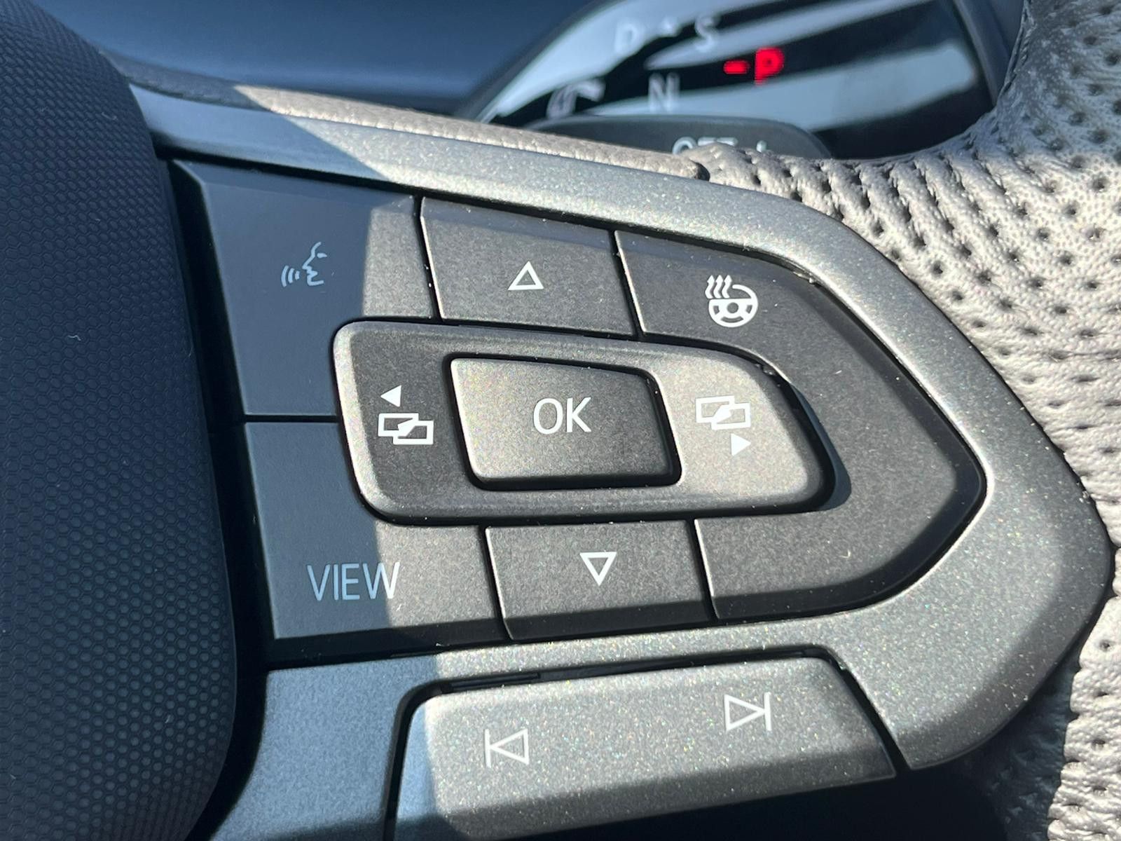 Fahrzeugabbildung Volkswagen Tayron 2.0 TDI 4M R-Line BLACK*7Si*MATRIX*PANO