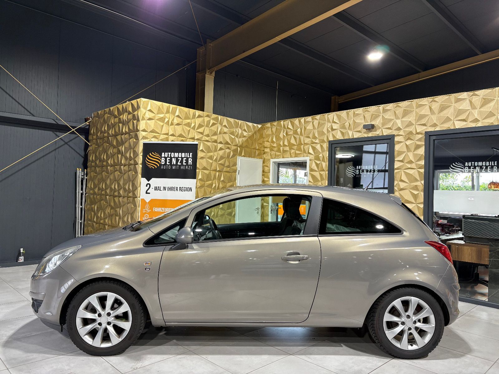 Fahrzeugabbildung Opel Corsa D Edition "111 Jahre"/8-FACH/KAMERA/KLIMA/