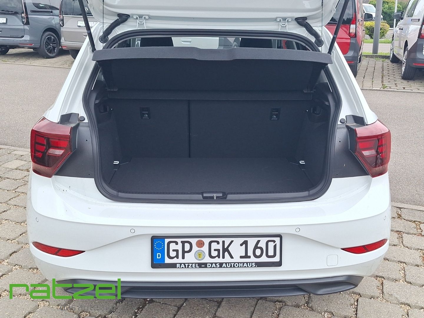Fahrzeugabbildung Volkswagen Polo 1.0 TSI LIFE Sitzheizung+Allwetter+PDC