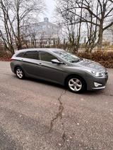 Hyundai i40 cw Style*Xenon*Lenkradheizung*Automatik - Hyundai i40 mit Diesel-Antrieb: Kombi, Automatik