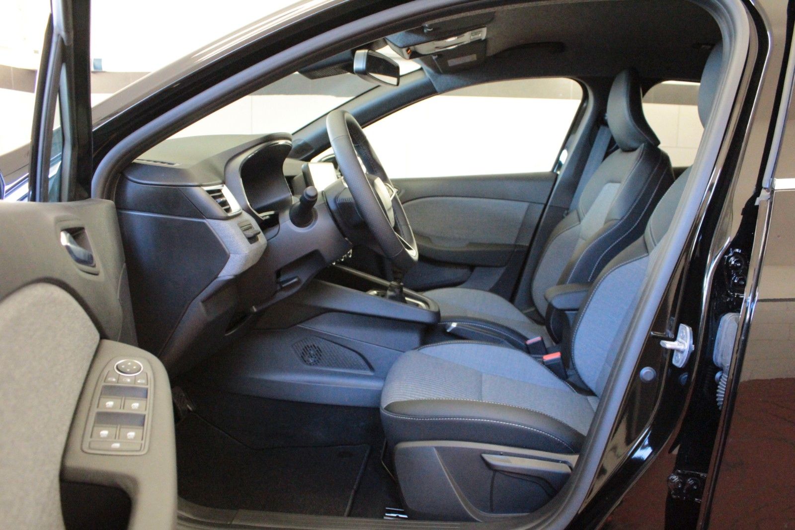 Fahrzeugabbildung Renault Clio TCe 90 Techno *Winter-*&*Look-Paket*