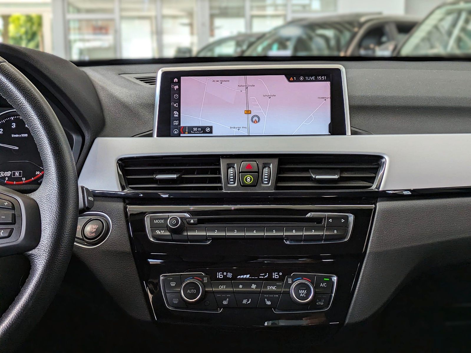 Fahrzeugabbildung BMW X1 18i LCI NAVI SHZ AHK PDC KLIMAAUT 8xALU