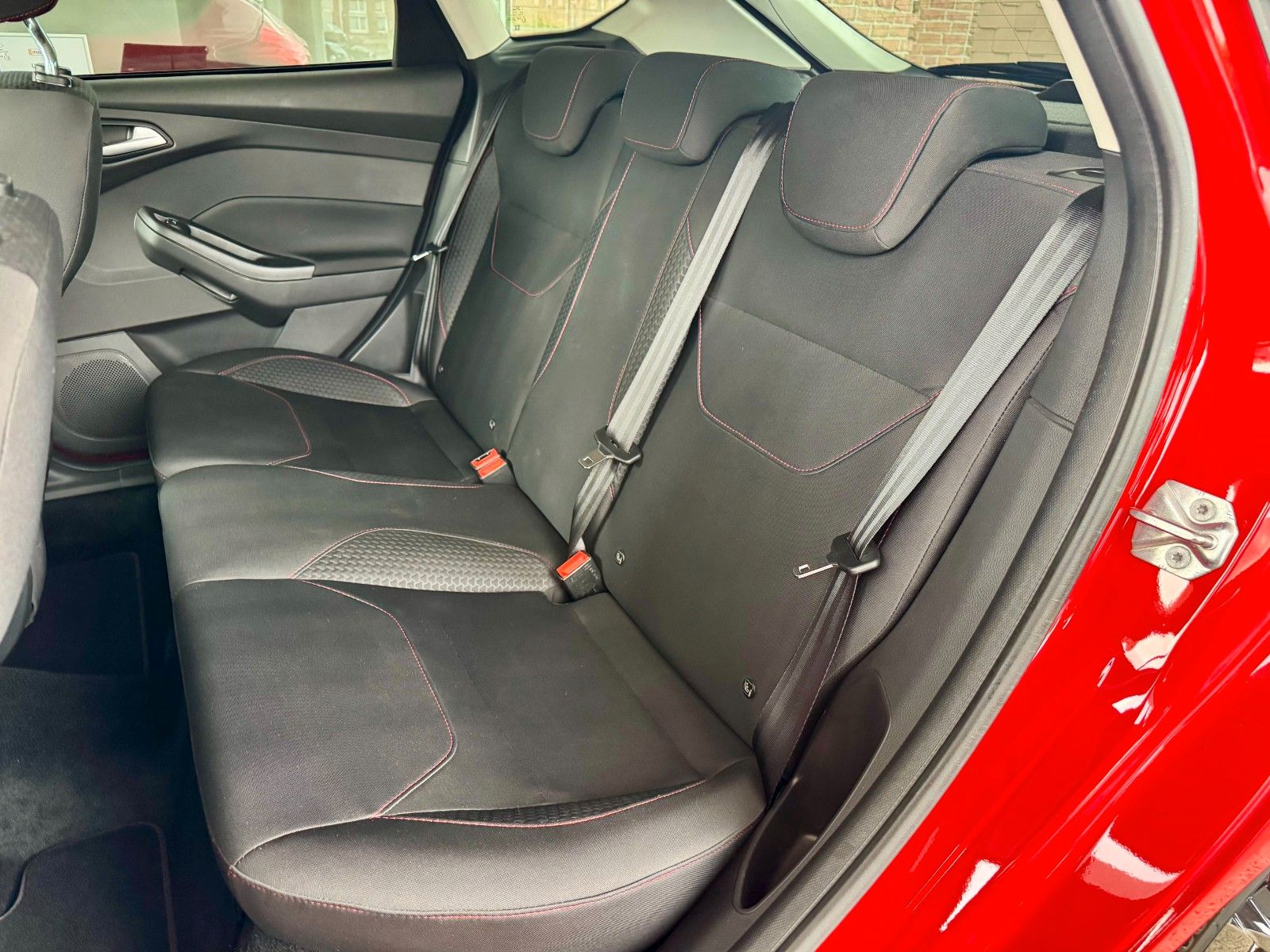 Fahrzeugabbildung Ford Focus Lim. Sport Navi/Bluetooth/Kamera/37 Tkm