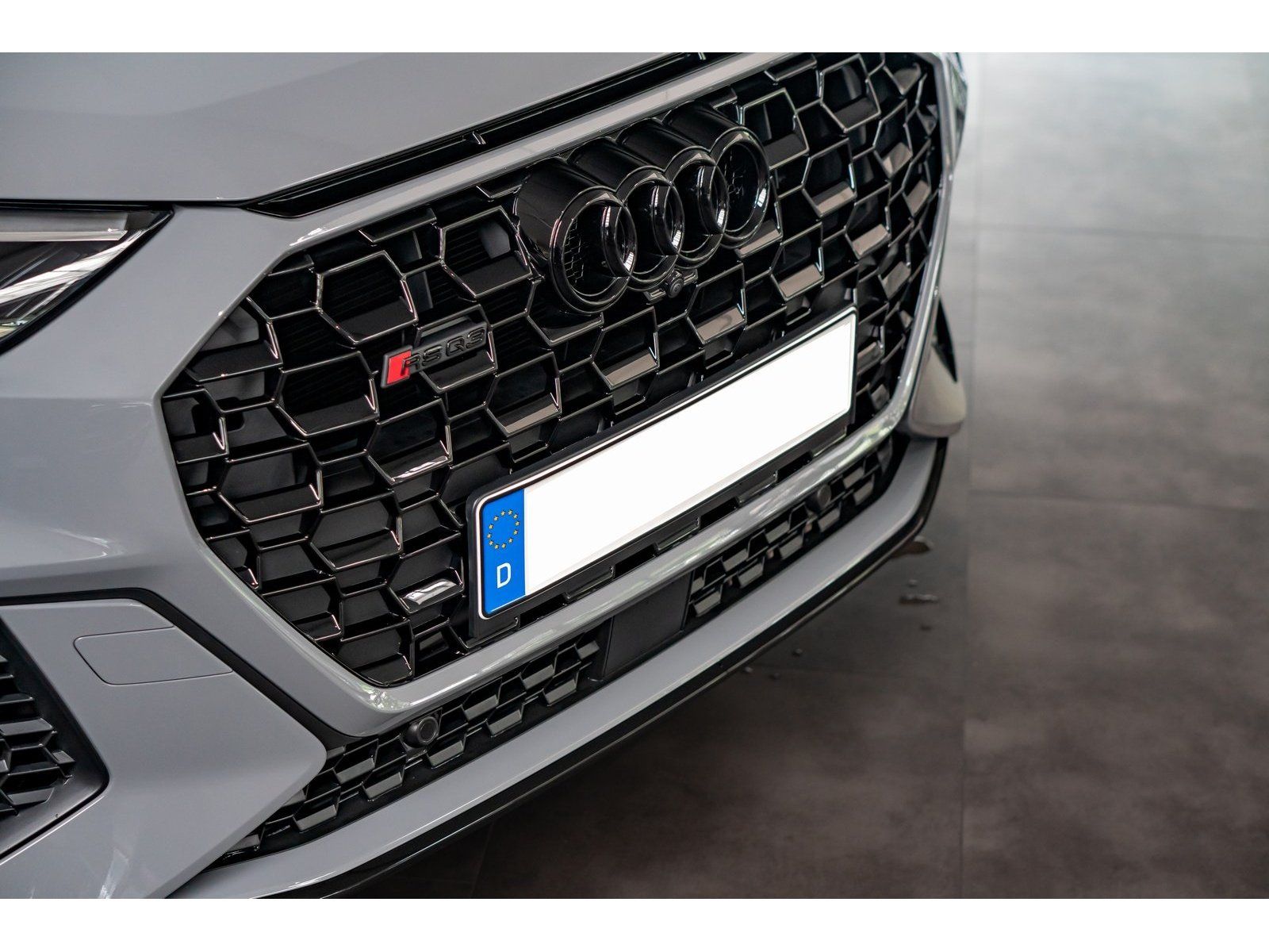 Fahrzeugabbildung Audi RS Q3 SB Essential Garantie`28 im Kundenauftrag
