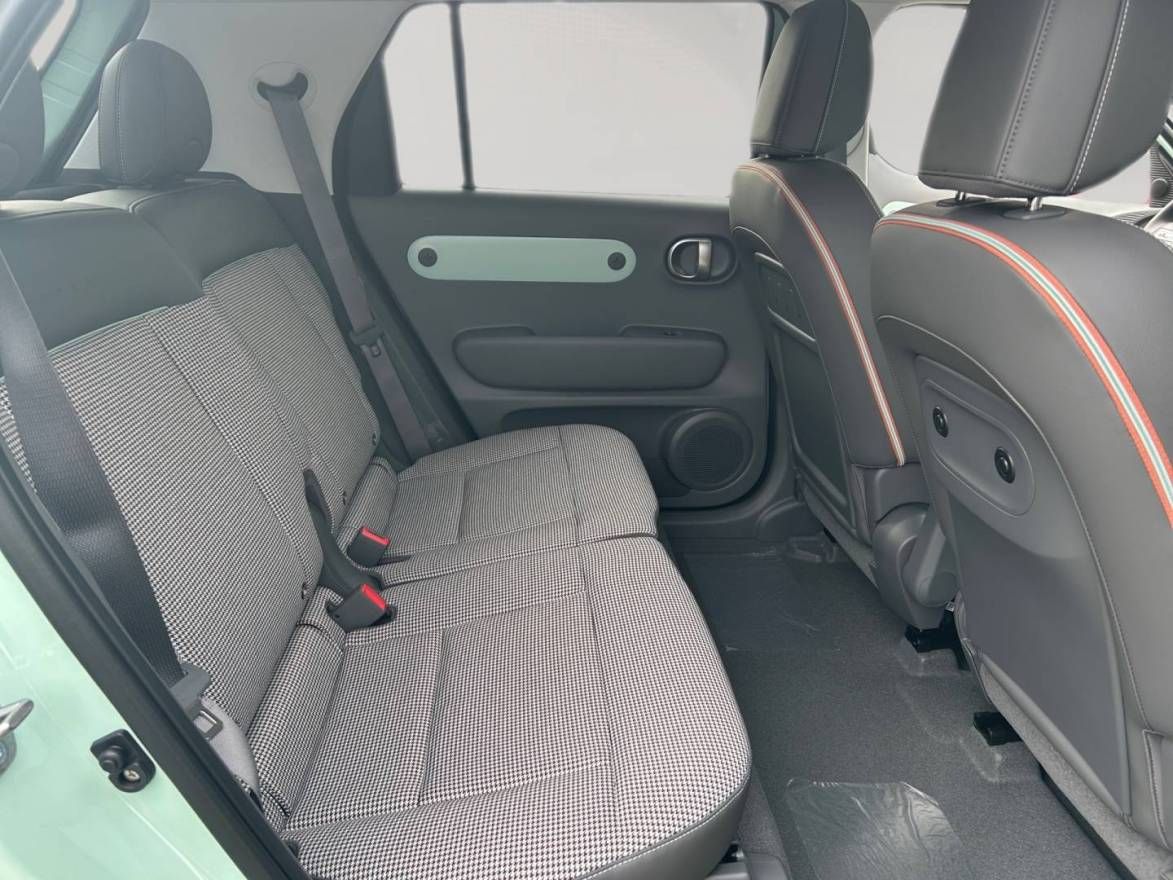 Fahrzeugabbildung Hyundai INSTER Lounge (MY27) 49 kWh (115 PS) Elektro-Kom