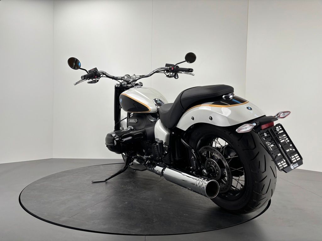 Fahrzeugabbildung BMW R18 *JEKILL&HYDE-AUSPUFF *BEACHBAR-LENKER