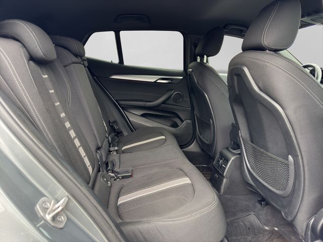 Fahrzeugabbildung BMW X2 sDrive 18i Automatik+LED+Kamera+Sportsi.+Navi