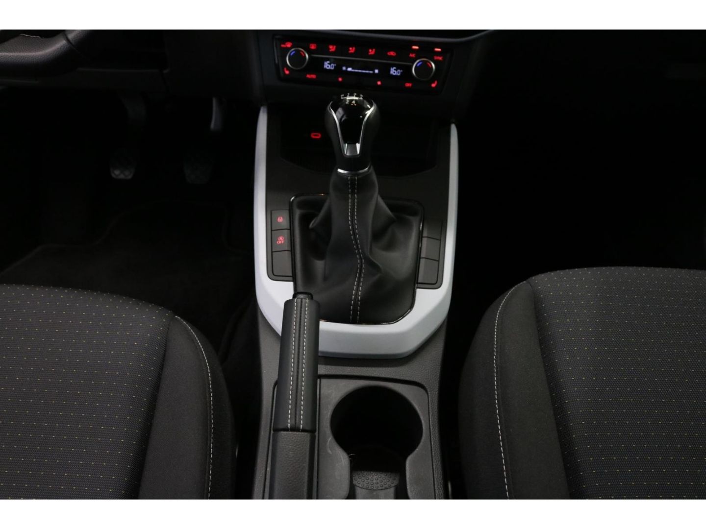 Fahrzeugabbildung SEAT Arona Road Edition Tempo Navi DAB LED PDC SHZ