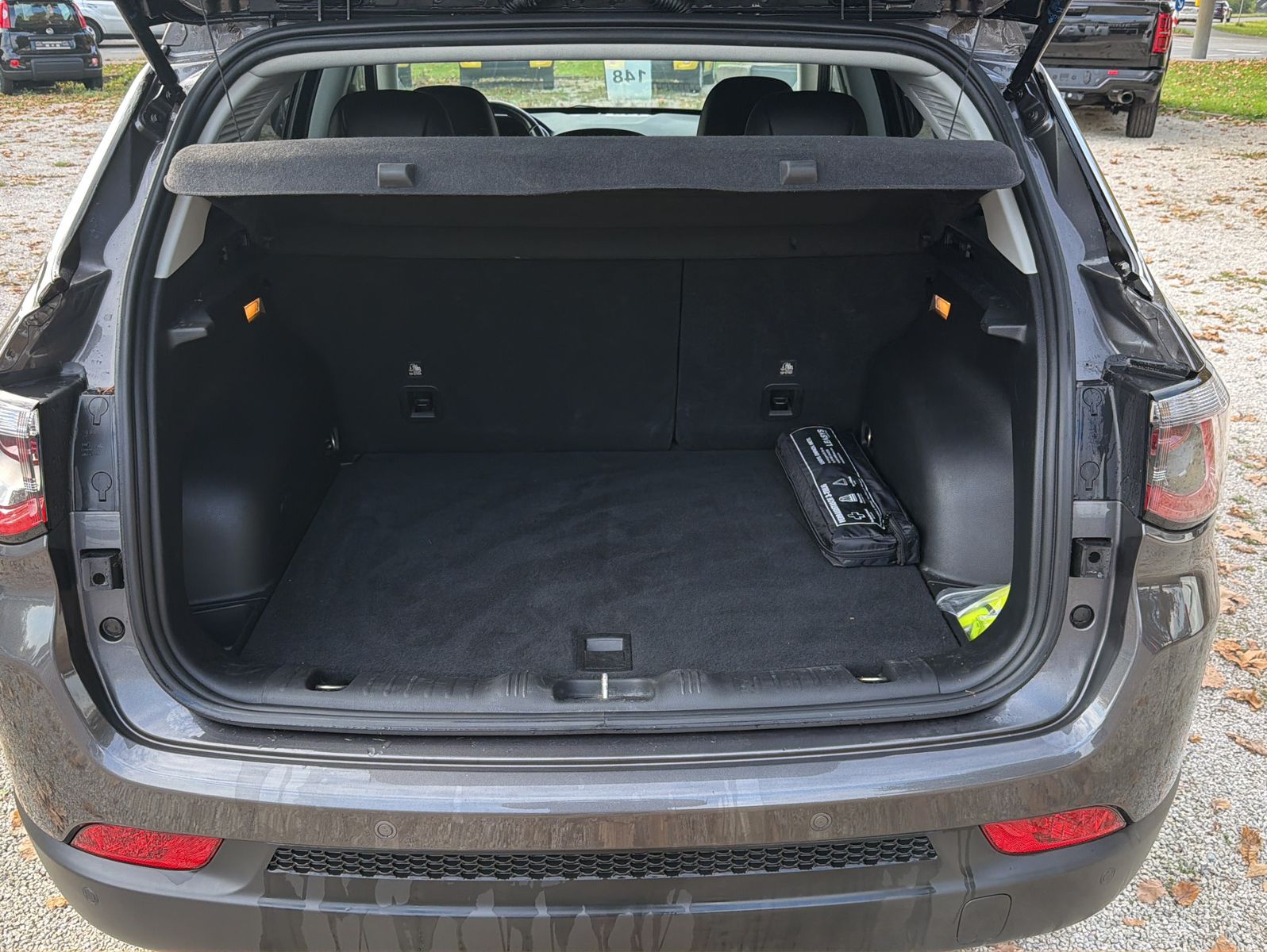 Fahrzeugabbildung Jeep Compass 1.3 T-GDI I4 LIMITED DCT 150 PS