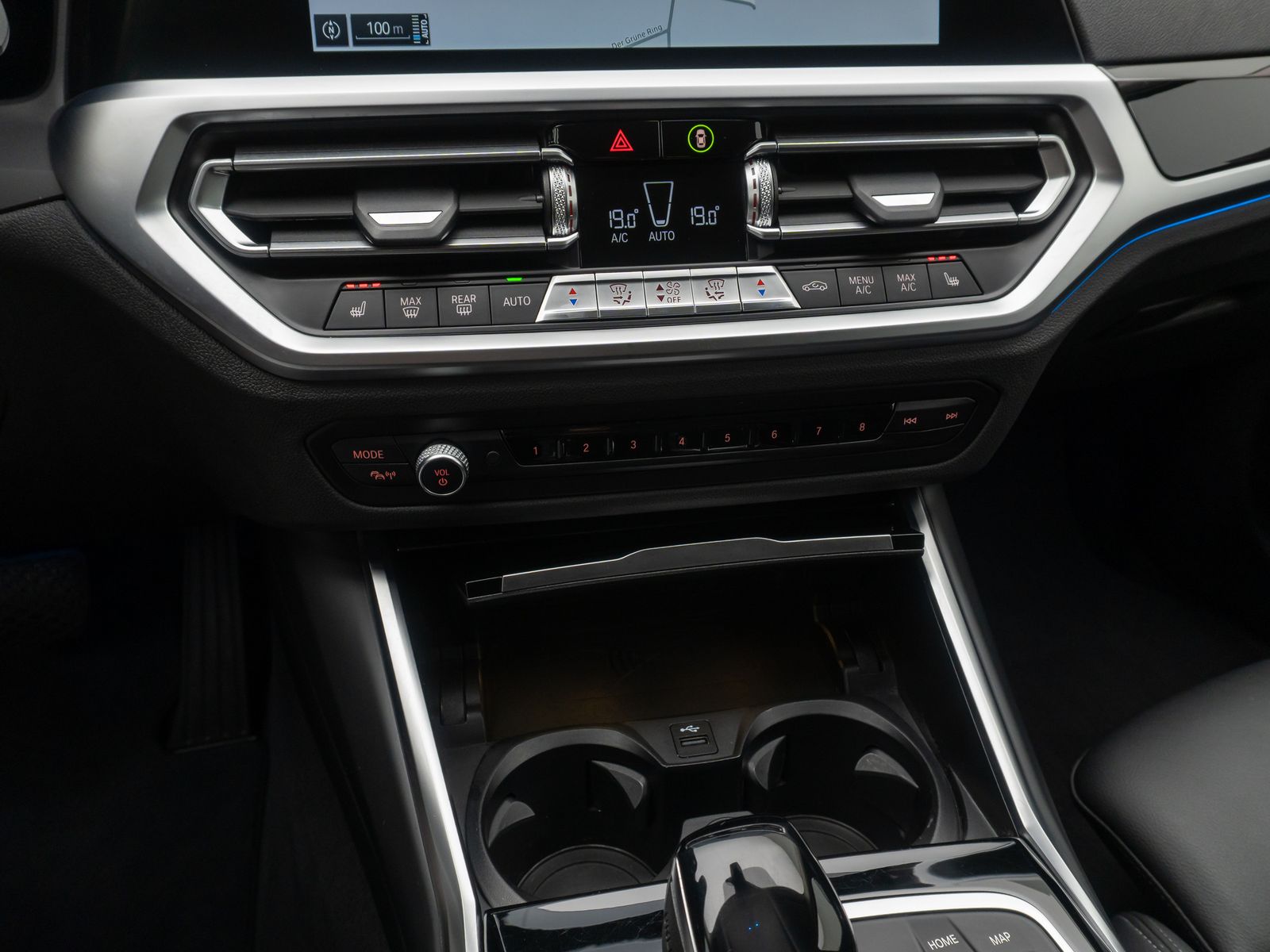 Fahrzeugabbildung BMW 330e Sport Line Laser HUD DAB PDC Komfort Alarm