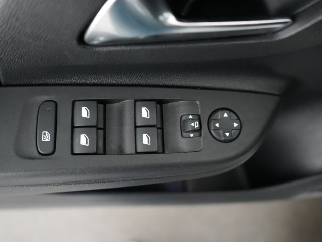 Corsa F ELEGANCE+LED LICHT+NAVI+SITZ-/LENKRADHEI