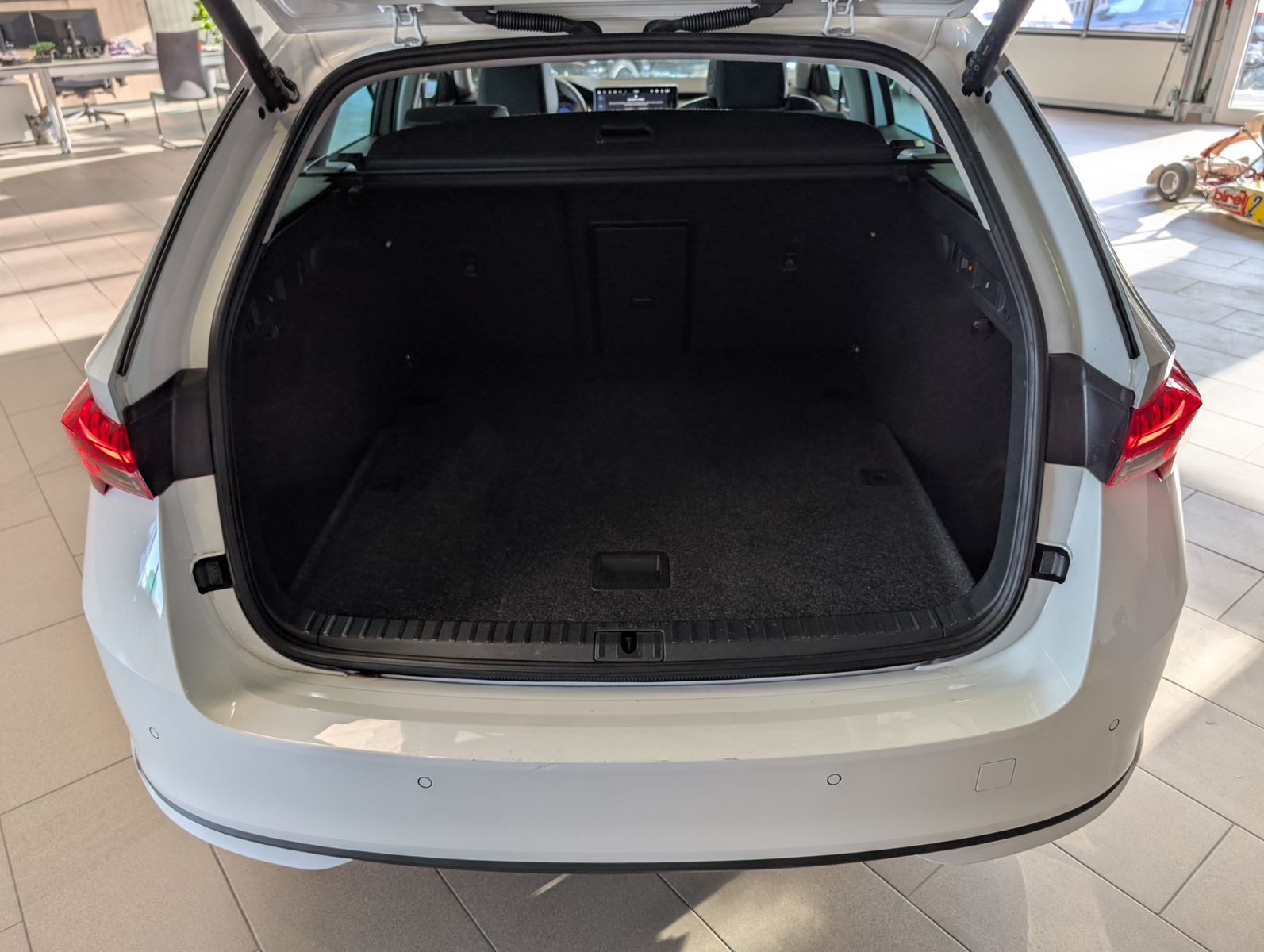 Fahrzeugabbildung SKODA Octavia 1.5 TSI mHEV DSG ACC Style-Paket AHK 17"