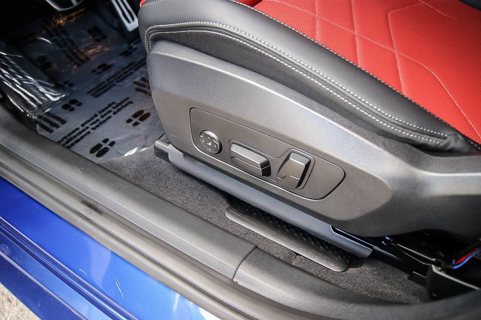 Fahrzeugabbildung BMW X2 20 i sDrive M Sport Pro IconicGlow Coral Rot