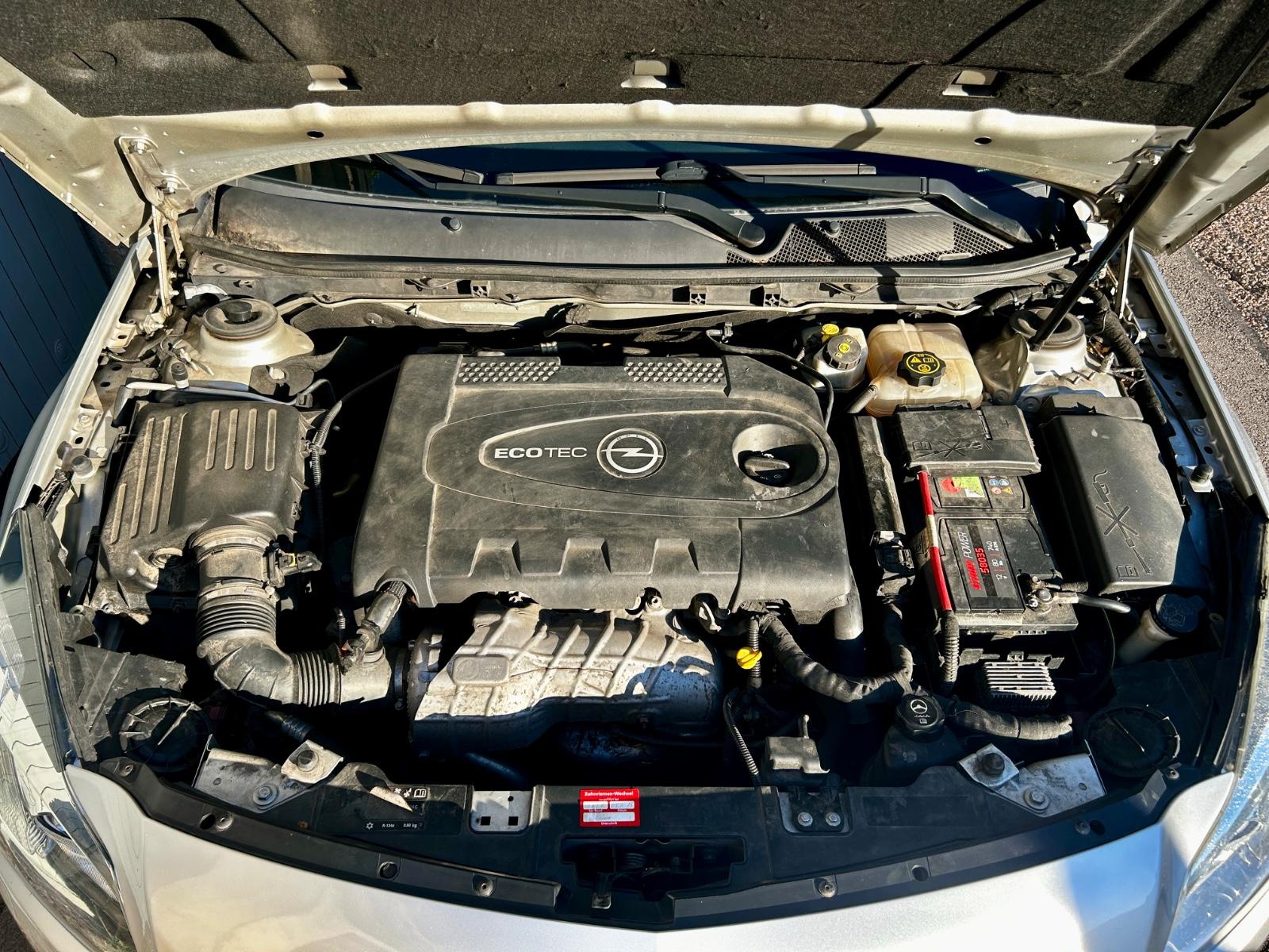 Opel Insignia 2011 — photo 11