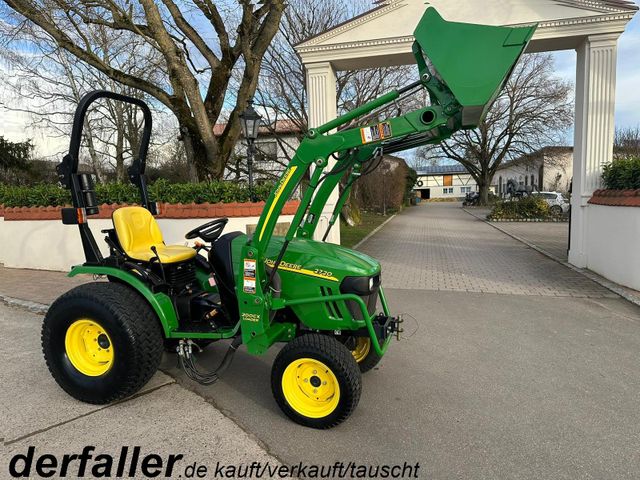 John Deere 2720 mit Frontlader