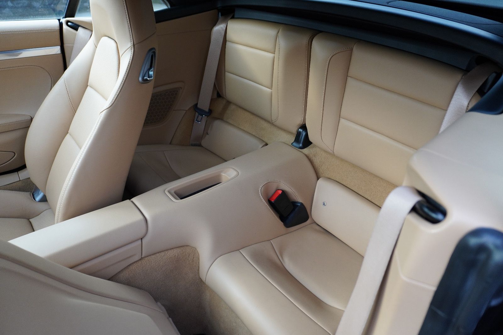 Fahrzeugabbildung Porsche 991 Carrera 4 Cabriolet