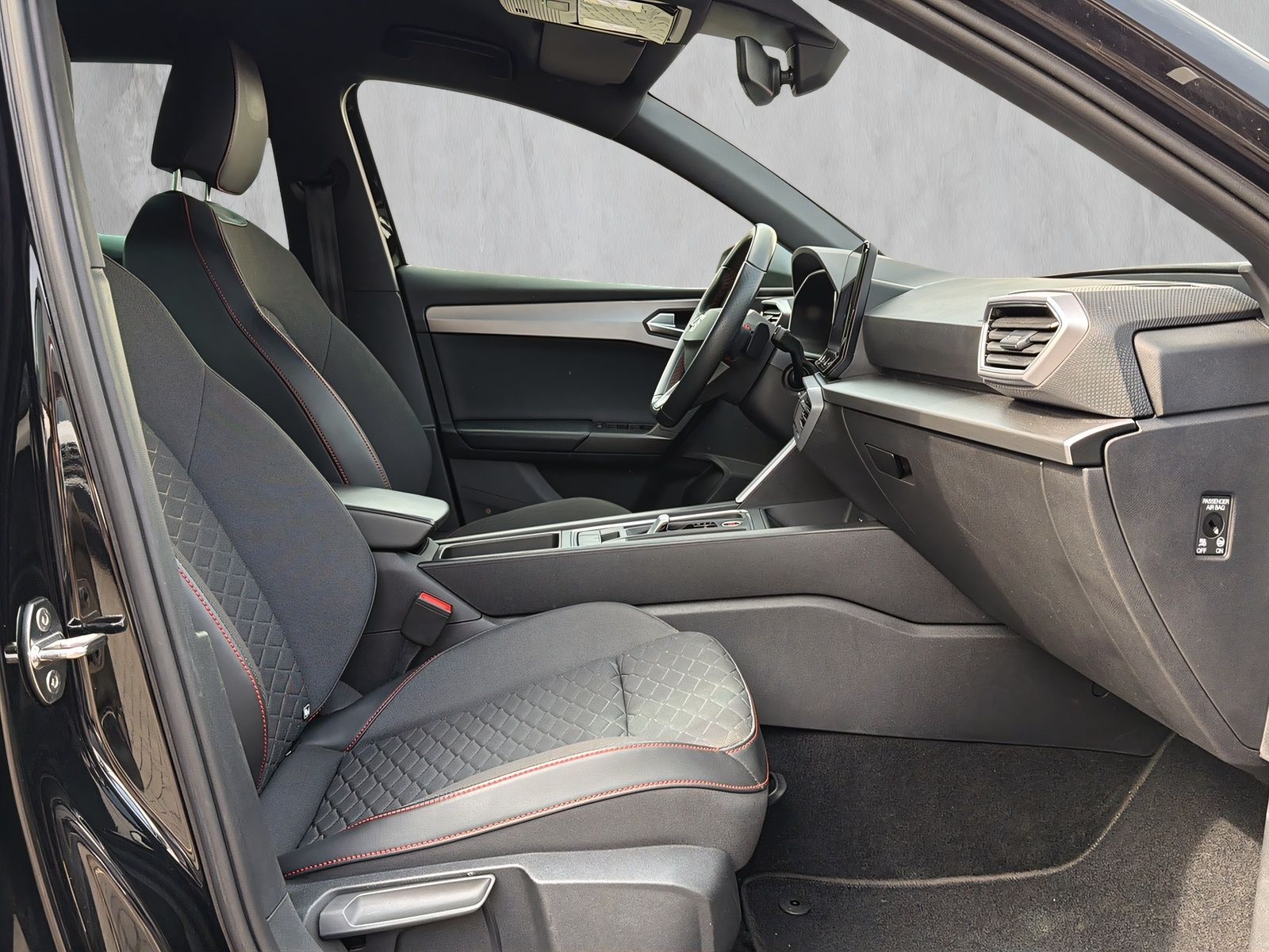 Fahrzeugabbildung SEAT Leon FR DSG NAVI BEATS ACC LED WINTER PAKET PDC