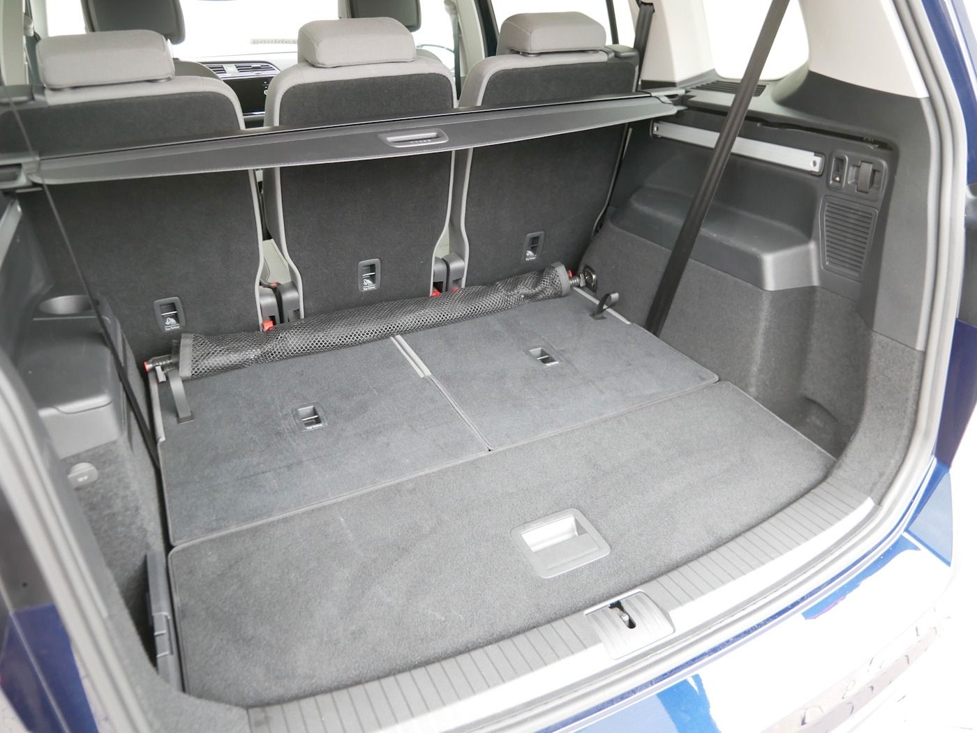 Fahrzeugabbildung Volkswagen Touran 1.5 Comfortline NEU49T 7-Sitzer AHK Kamer