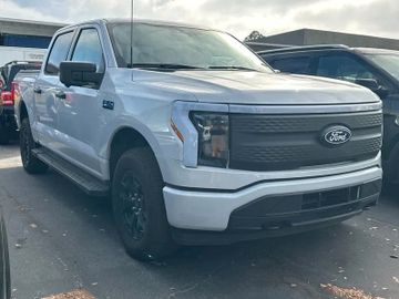 Ford F 150 Lightning XLT 2025 weiss im Vorlauf