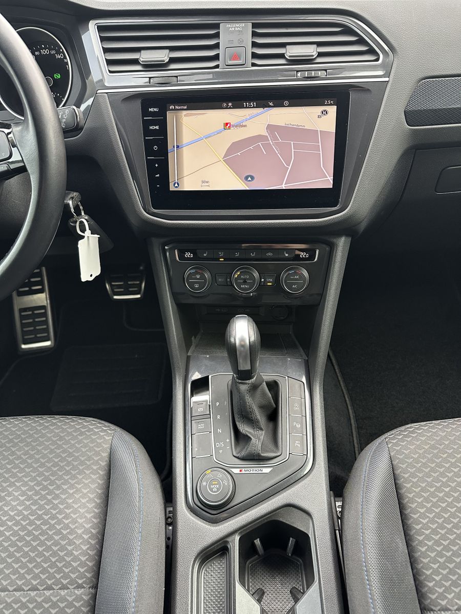 Fahrzeugabbildung Volkswagen Tiguan Allspace 4M United 7-Sitzer NAV+LED+KAMER