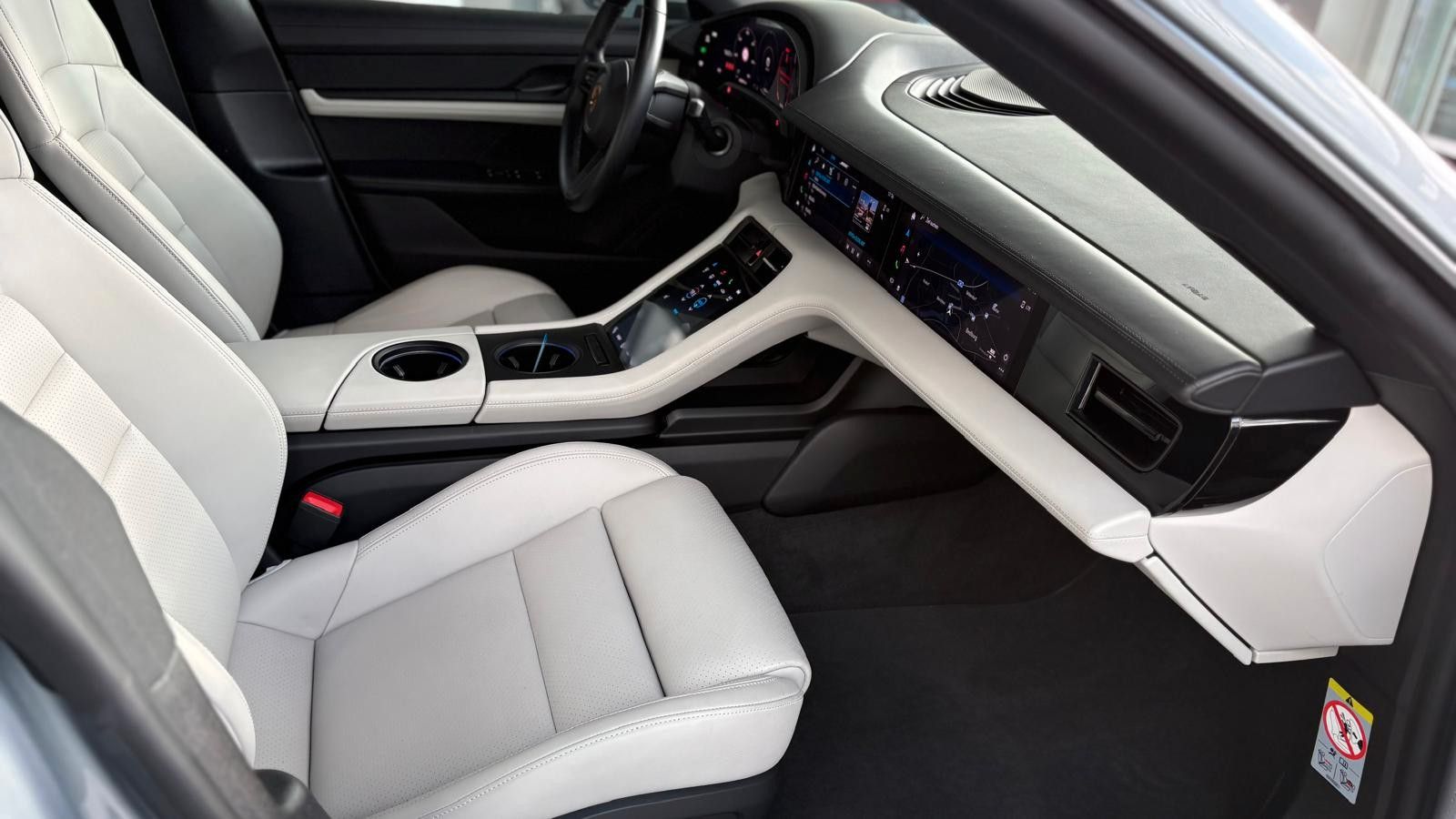 Fahrzeugabbildung Porsche Taycan Cross Turismo 4/Innodrive/HUD/Top!