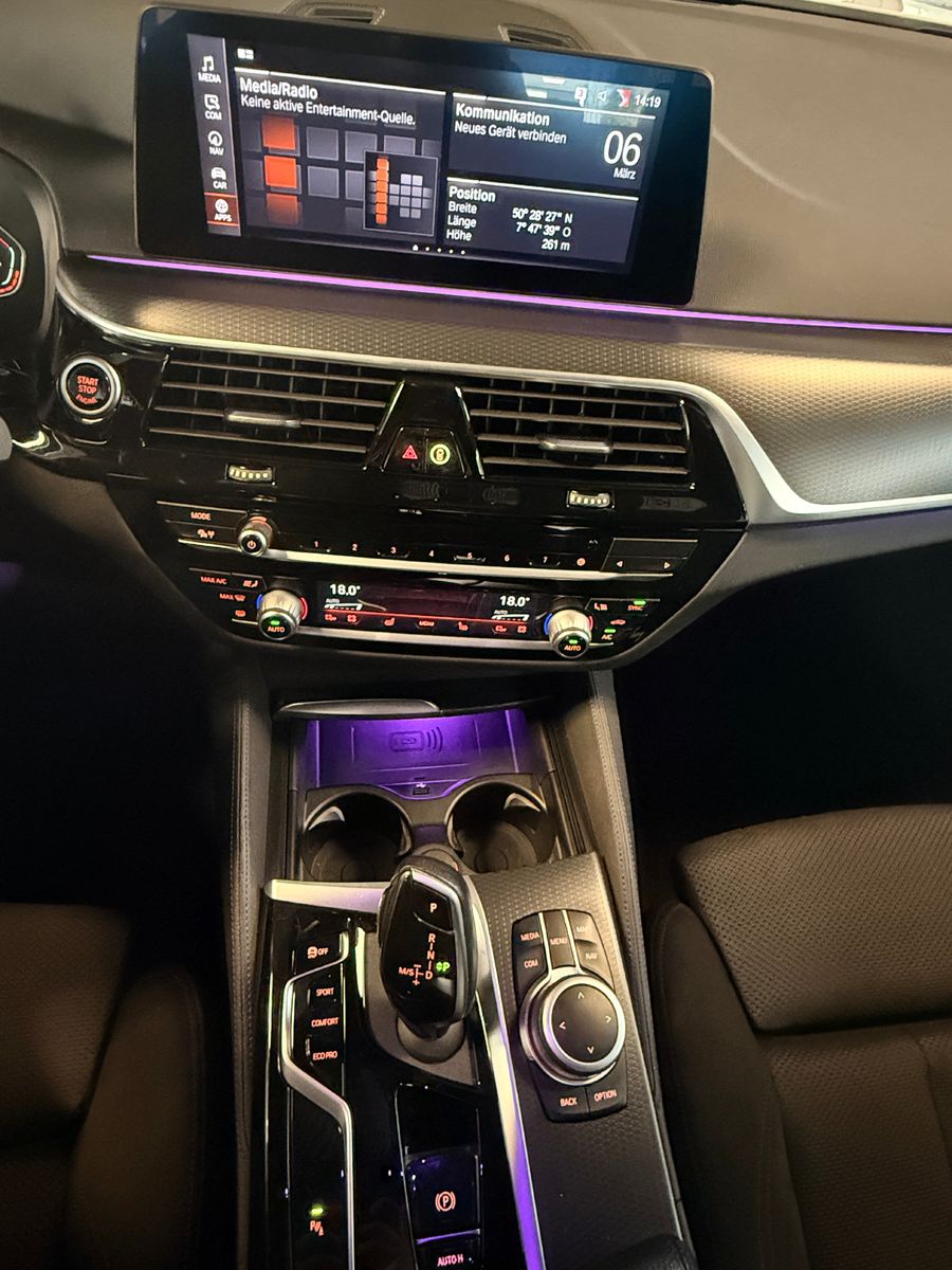 Fahrzeugabbildung BMW 530 d XDriveM Sport/M-PAKET/HARMAN-KARDON/AMBIE