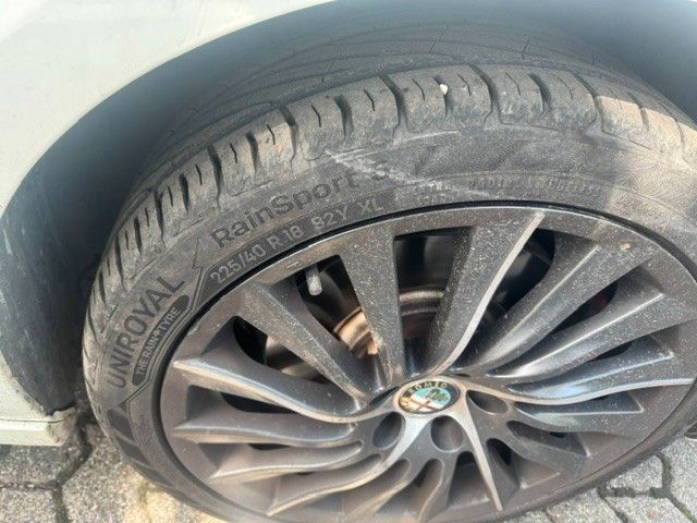 Fahrzeugabbildung Alfa Romeo Giulietta Turismo Sportiva LEDER