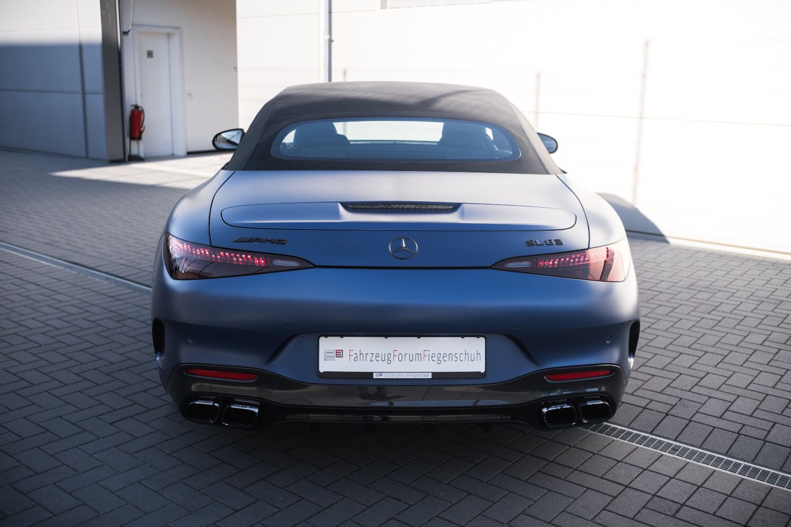 Fahrzeugabbildung Mercedes-Benz SL 63 AMG 4Matic+-Keramik-Burmester High- End