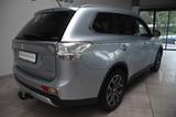 Mitsubishi Outlander Instyle 4WD Navi Kamera Leder 7-Sz AHK - silberne Mitsubishi Outlander