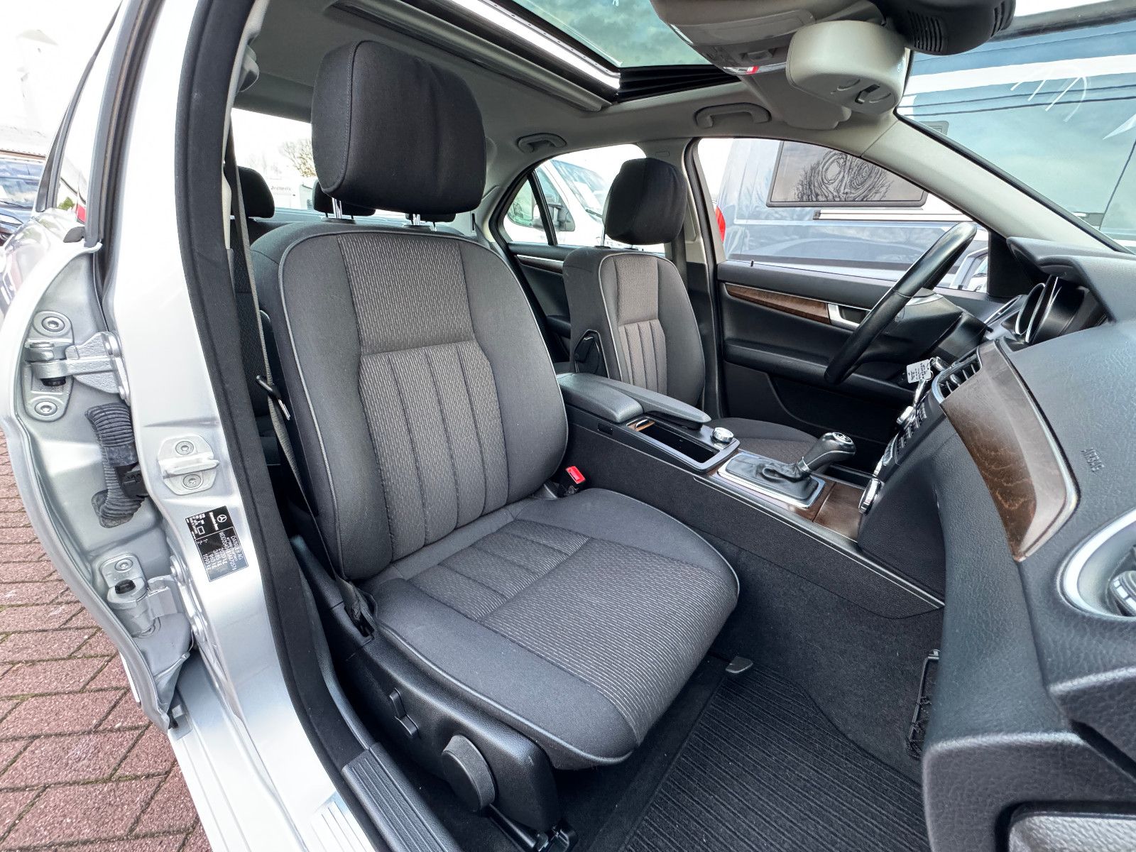 Fahrzeugabbildung Mercedes-Benz C 200 BE 7GT ELEGANCE NAVI ILS AHK SPORT 18 ALU