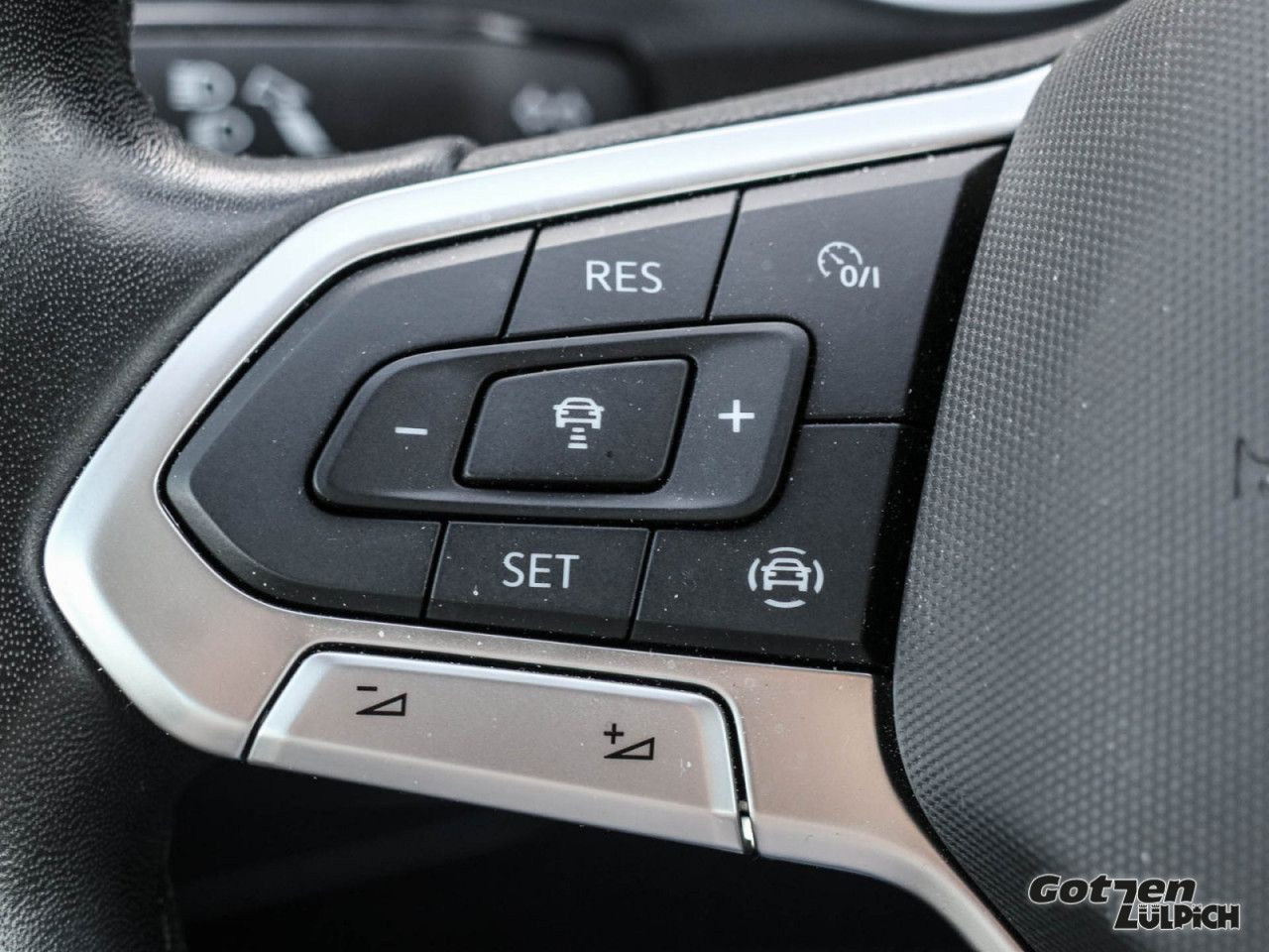 Fahrzeugabbildung Volkswagen Tiguan Life 1,5TSI Navi Winterpaket LED PDC