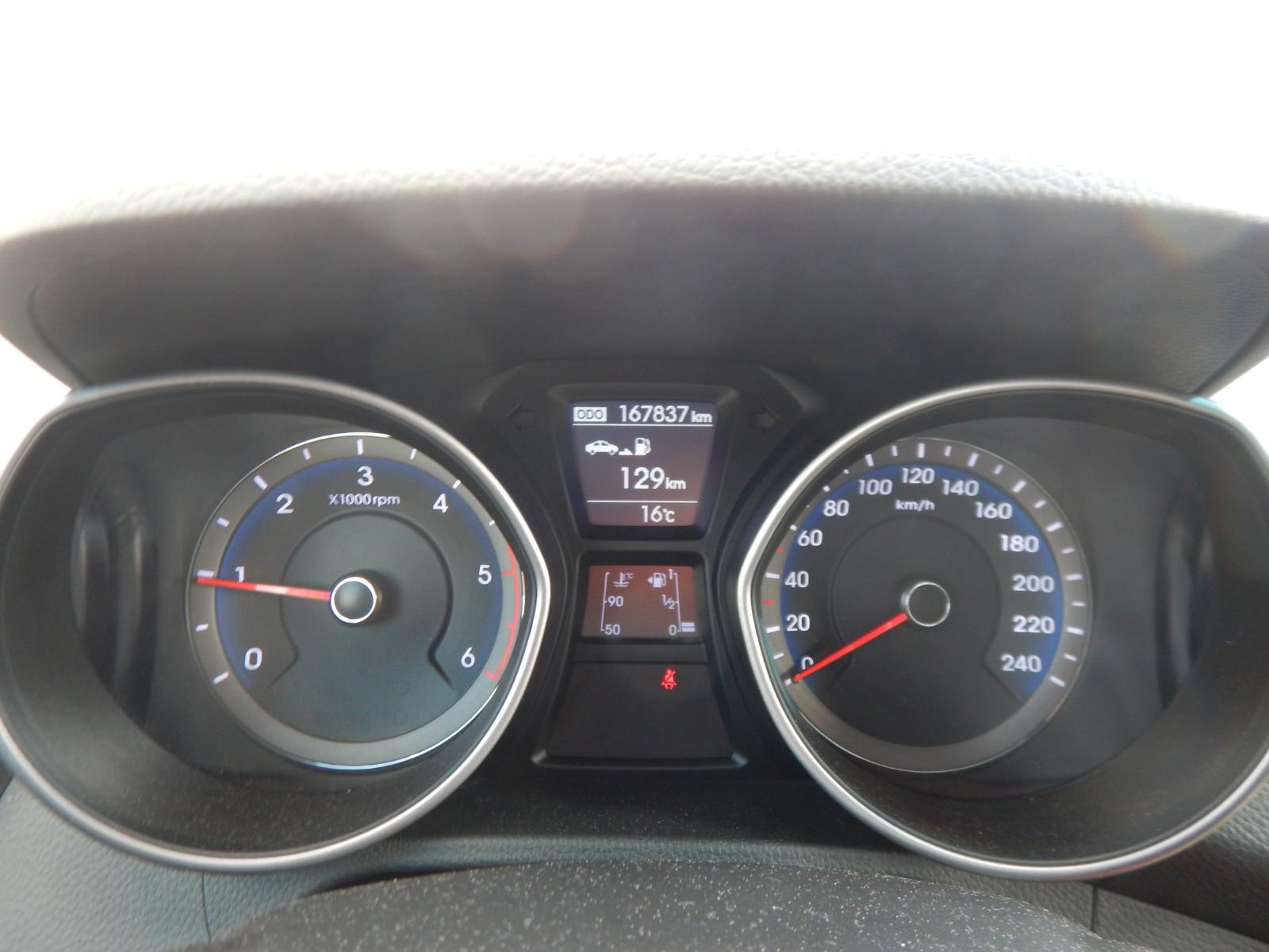 Hyundai i30 2015 — photo 24