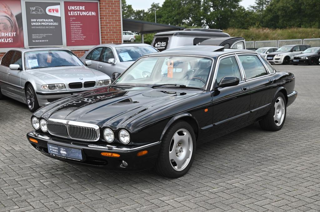 Jaguar XJ8